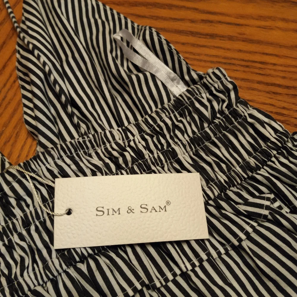 Tie strap top.  Size xl - Picture 2 of 3